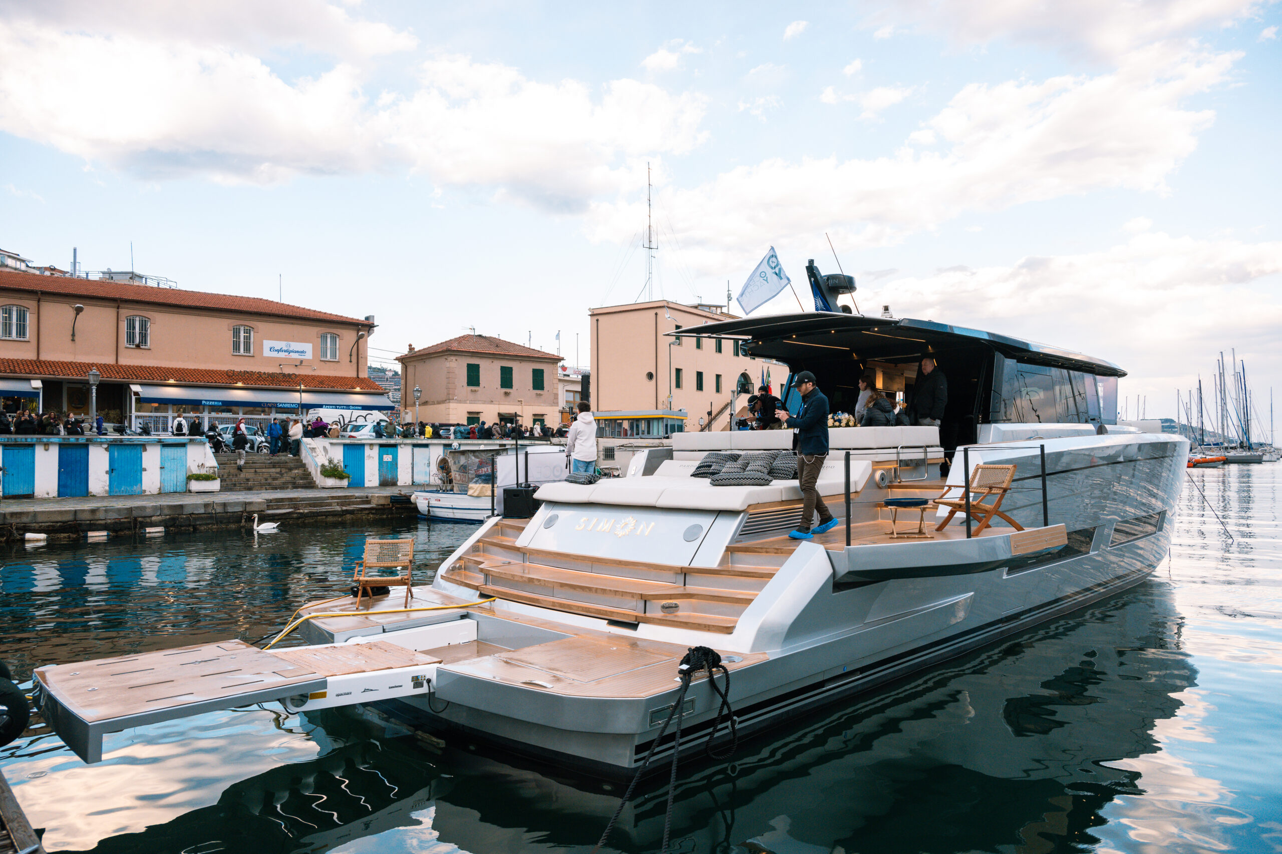 Durante il Festival di Sanremo, Oceanis Yachts ha presentato i suoi yacht di lusso, integrando musica, prestigio e lifestyle.