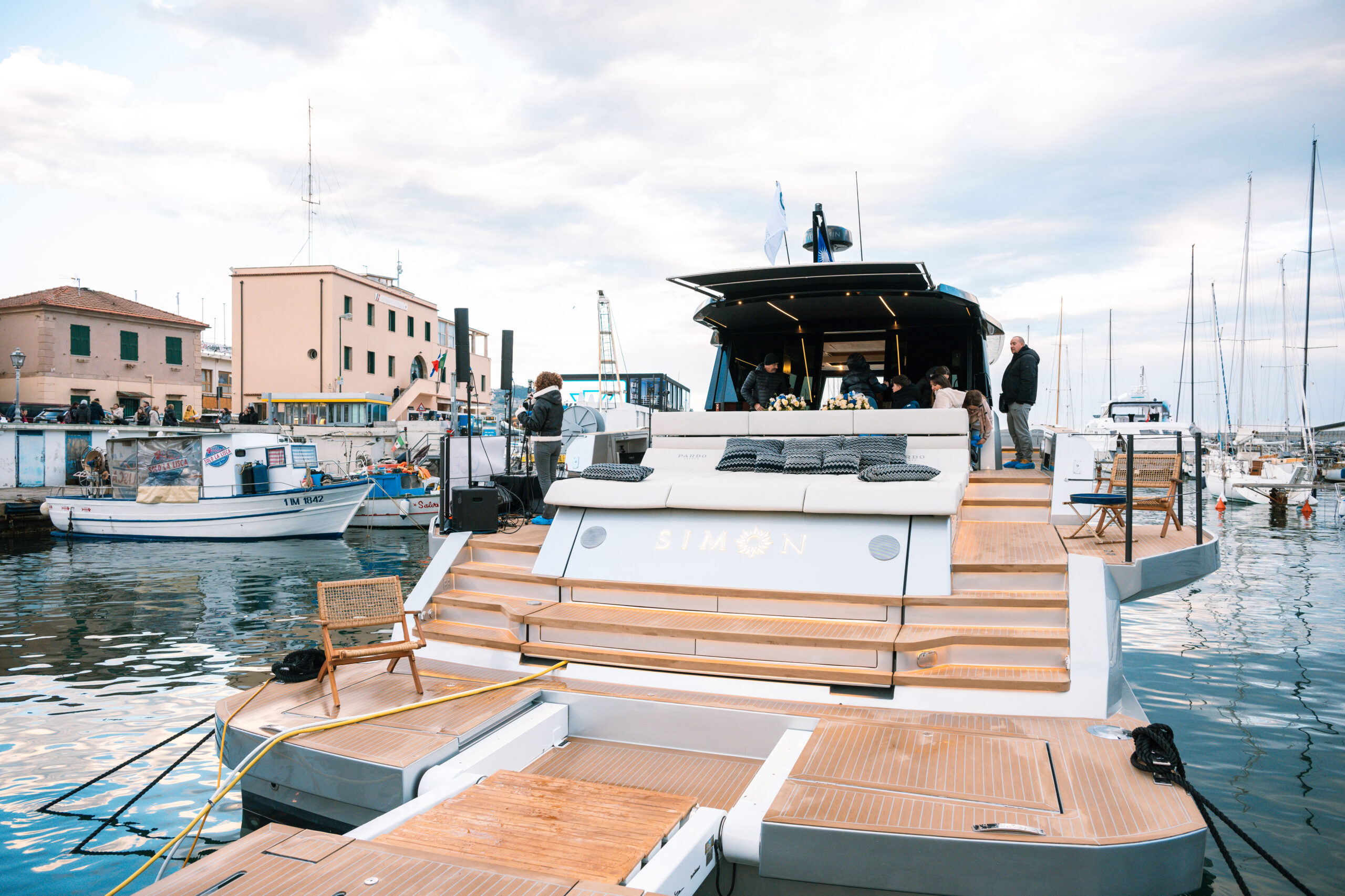 Durante il Festival di Sanremo, Oceanis Yachts ha presentato i suoi yacht di lusso, integrando musica, prestigio e lifestyle.